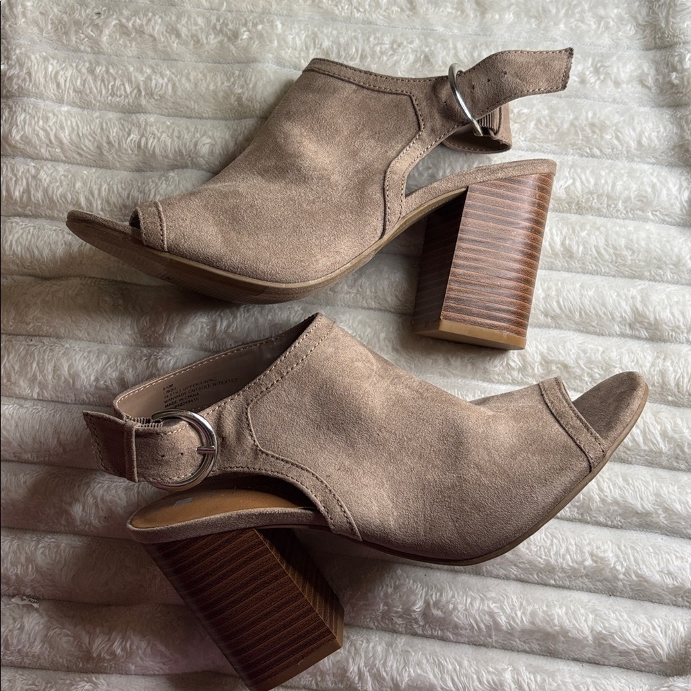 Women's Tan Block Heel Sandals